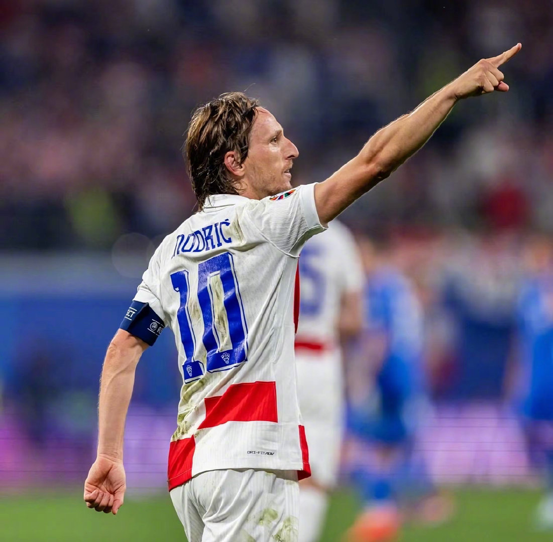 替补球员爆发助球队锁胜