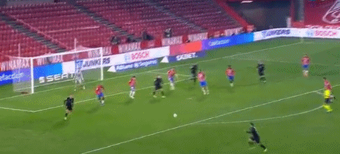 足球报：张外龙这几年一直关注铜梁龙，冲超后他独坐良久