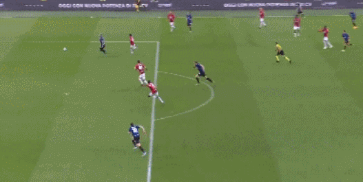 图片报：法兰克福解雇队医，因其在球队下榻酒店治疗对手球员